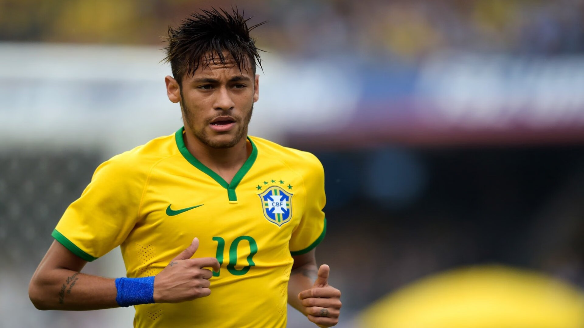 国际赛事中球员们殚精竭虑,为球队争出一片天地